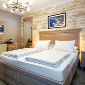 Deluxe King Room 4