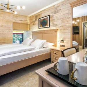 Deluxe King Room 3